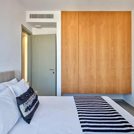 Sapphire - Paros Gem * Naousa (Paros)